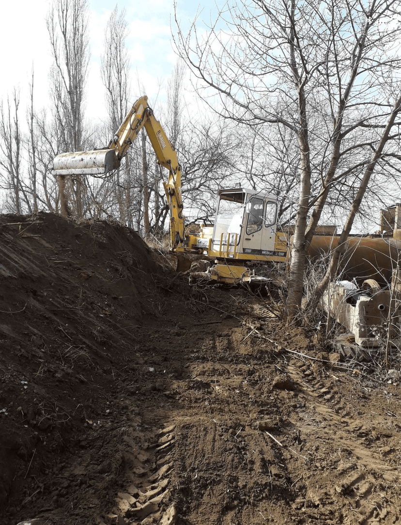 Bagger bei Erdarbeiten