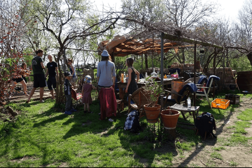Frühjahrstreffen im Obstgarten